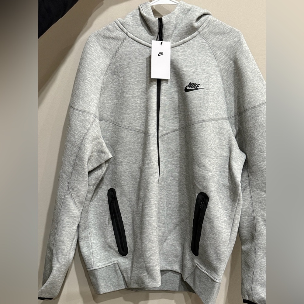 NWT Men’s XL Nike Tech Zip Hoodie